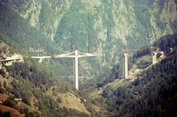14-74 Ganter Bridge construction_150dpi
